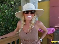 Horny female parent I'd like to fuck cannot stop cumming from vehement mating